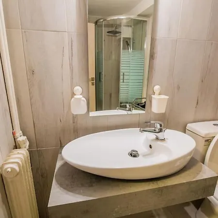 Apartment 2 Bedrooms Close To Metro Dafni In *
