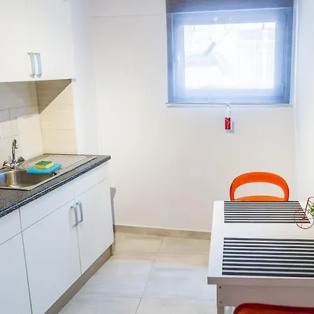 Apartment 2 Bedrooms Close To Metro Dafni In